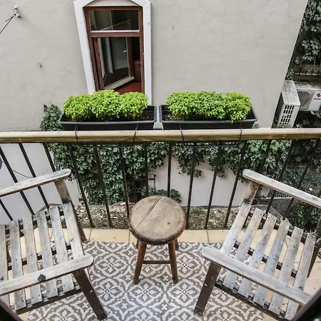 Stylish Apartment, Steps From Istiklal Street Istanbul