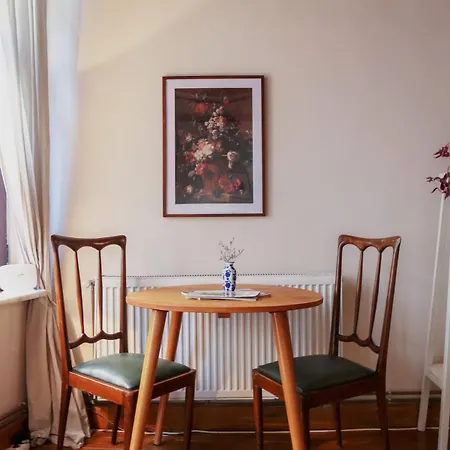 Stylish Apartment, Steps From Istiklal Street Apartment Istanbul